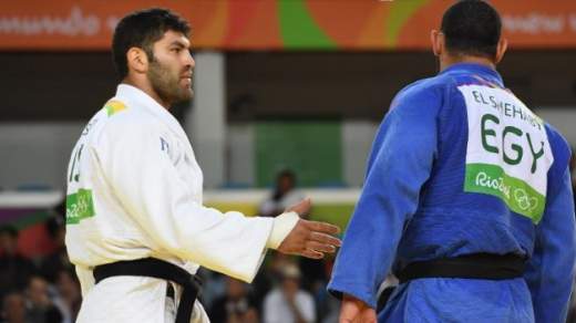 Judoka uit Egypte weigert hand te schudden van Israëlische tegenstander