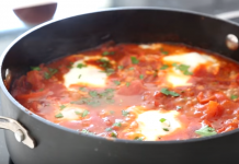 Hoe maak je echte Israëlische Shakshuka?