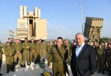 Premier Netanyahu op bezoek bij ‘Iron Dome soldaten’ in Zuid-Israël