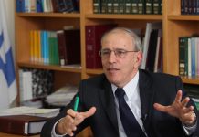 Officier van Justitie die ex premier Olmert vervolgde zegt dat Netanyahu moet aftreden