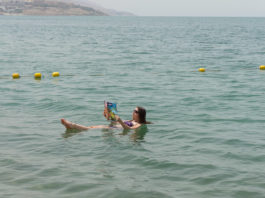 Een glimp van de Dode Zee