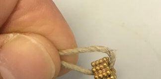 Negenjarig jongetje vindt 3000 jaar geleden verloren gouden kraal