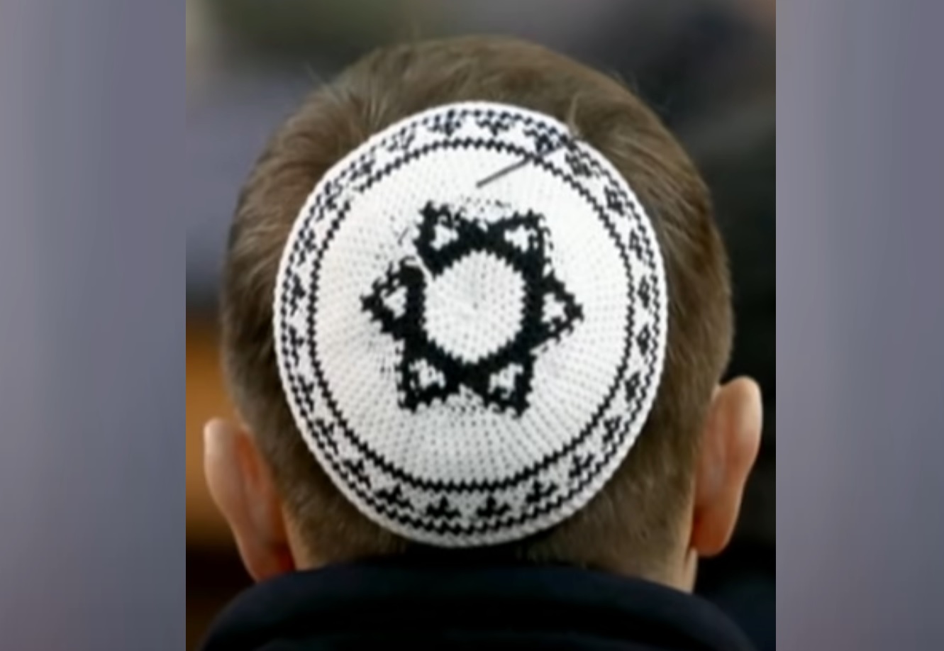 Niet-joodse man met keppeltje aangevallen in Zweden | Joods.nl Nieuws